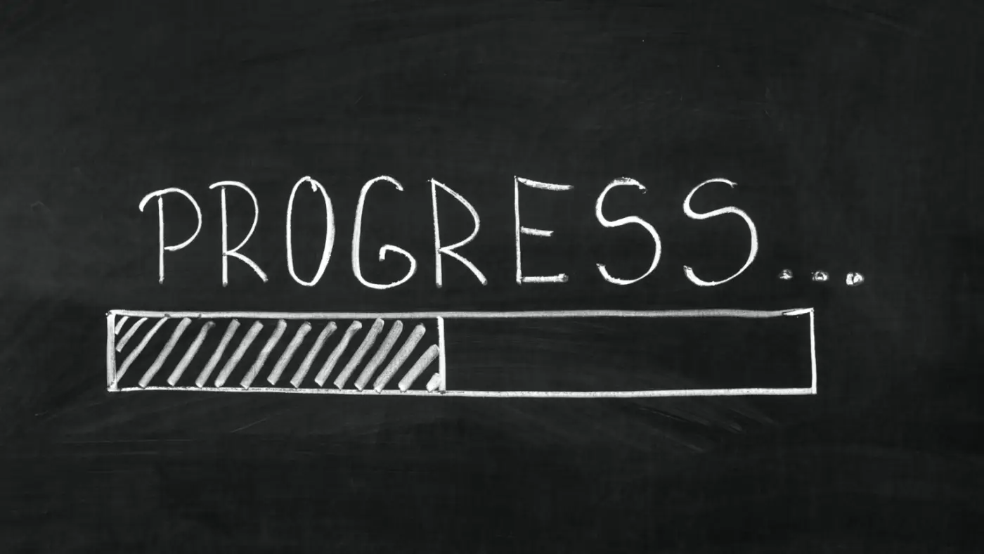 Pizarra con la palabra progreso y una barra de carga